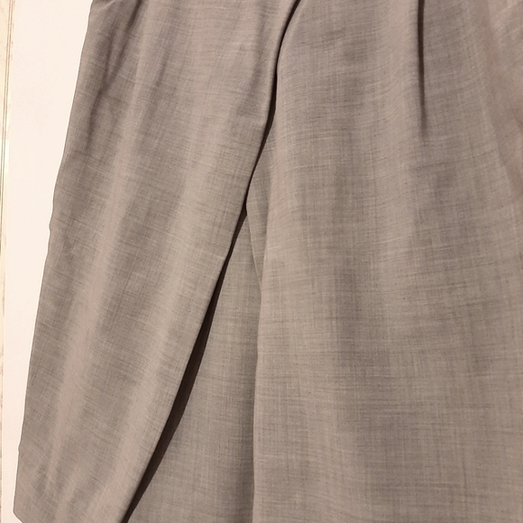Aritizia Babaton Grey Skirt - Picture 3 of 5